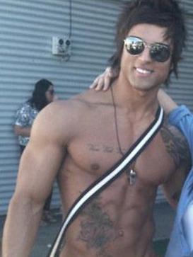       Zyzz - -